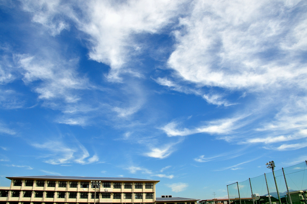 秋空と校舎