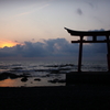 鳥居のある夕景