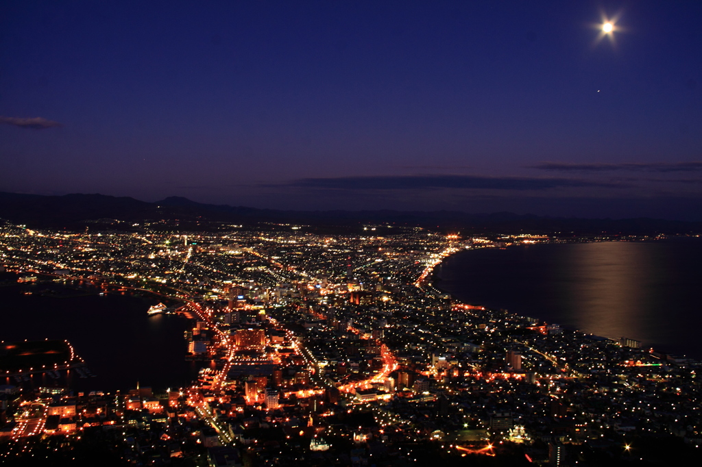 月明かりの夜景