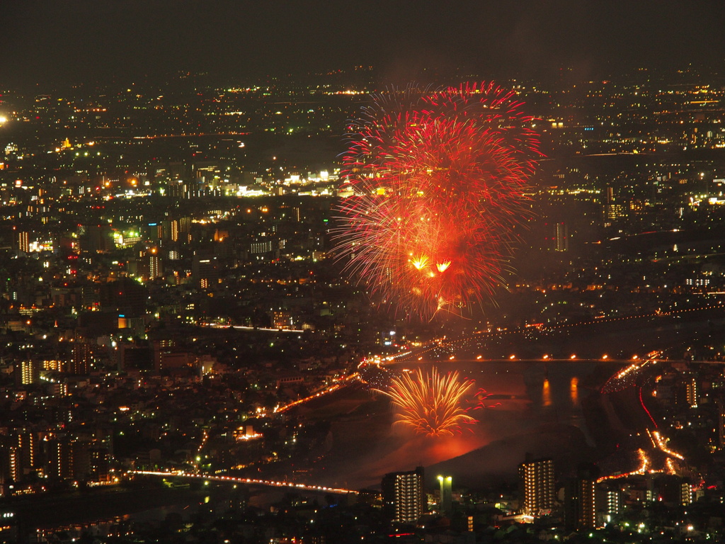 夜景と花火
