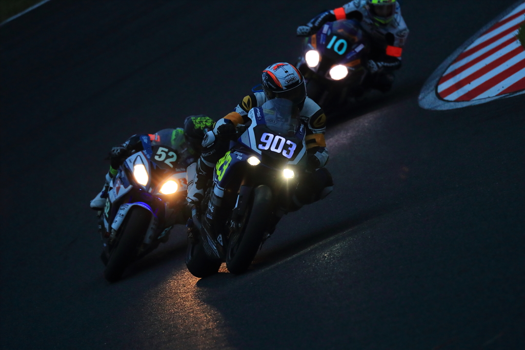 ８耐１