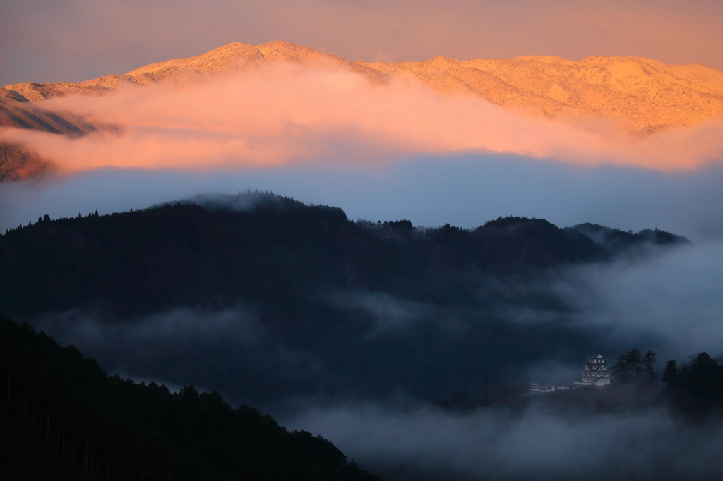 天空の城の夜明け