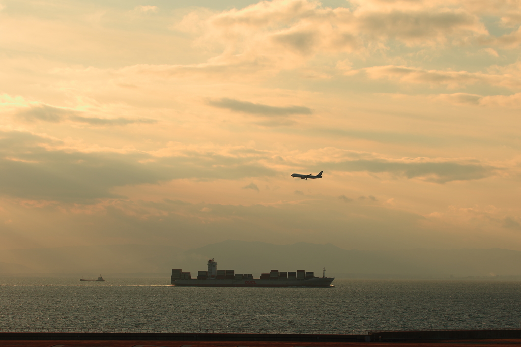 空と海と