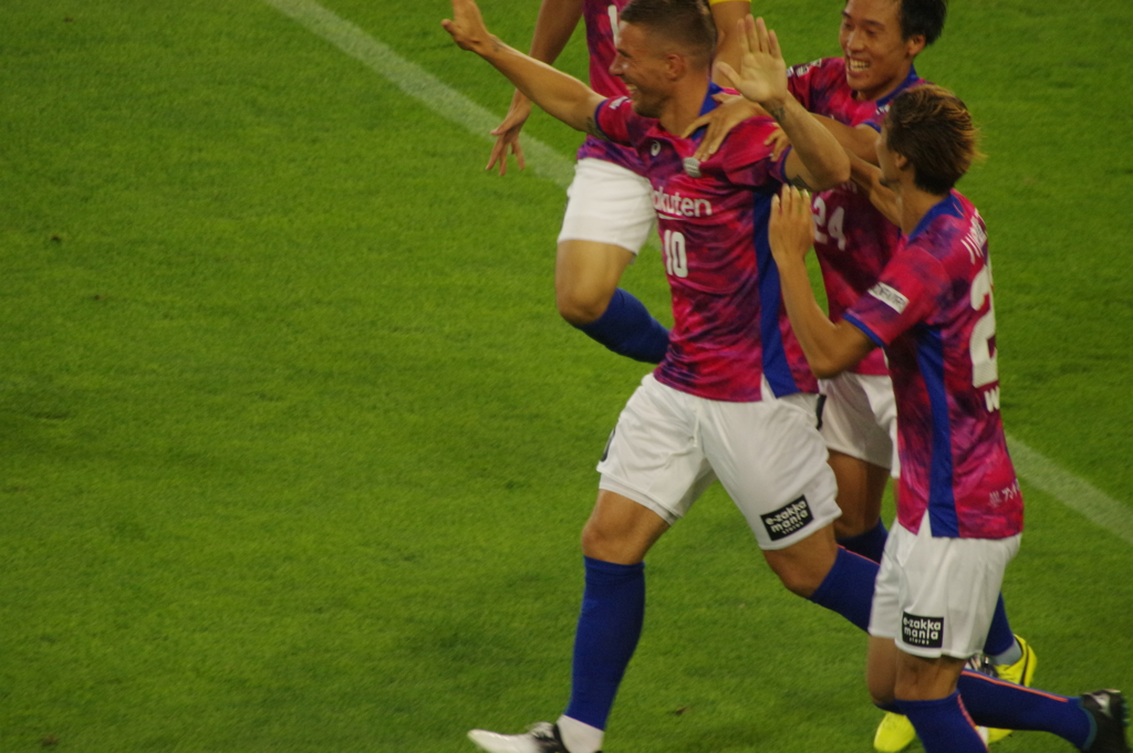 ポドルスキー初ゴール