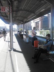 プラットホーム