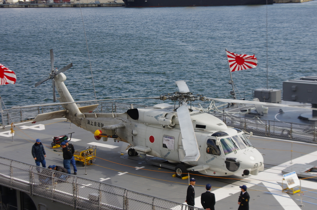 護衛艦くらま艦載ヘリコプター　HS-24 SH-60J