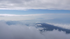 雲と雲の間から