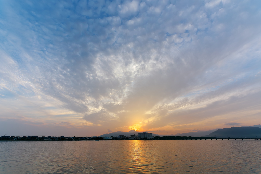 松浦川河口の朝日