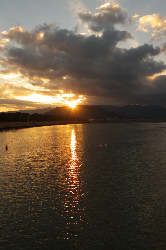 松浦川（日の出）