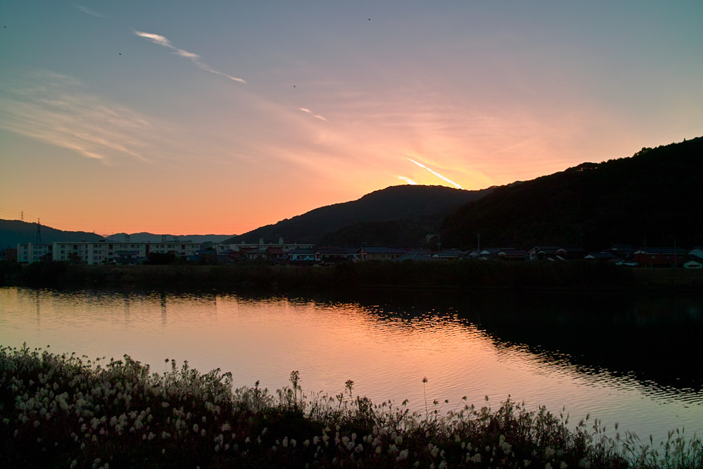 夕暮れに染まる　松浦川