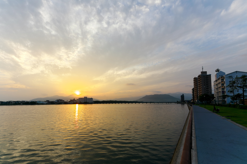 松浦川河口の朝日