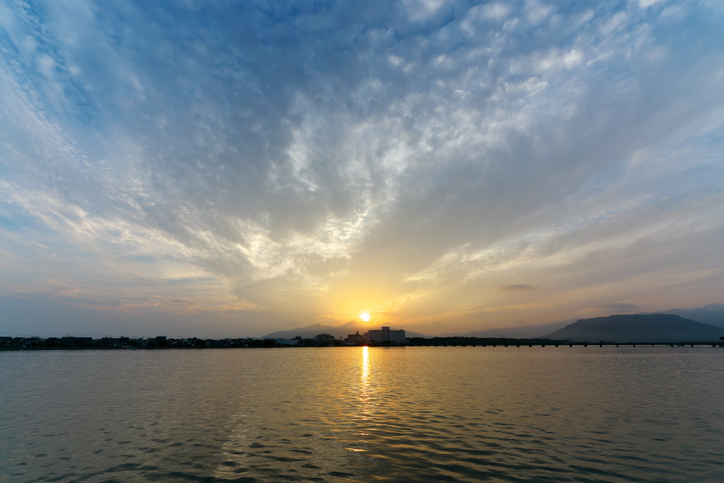 松浦川河口の朝日