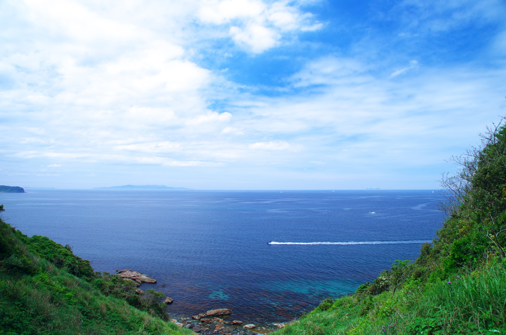 青い海をゆく