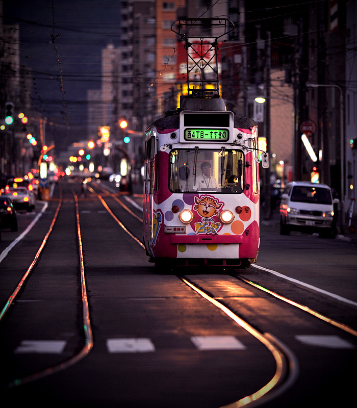 光る線路