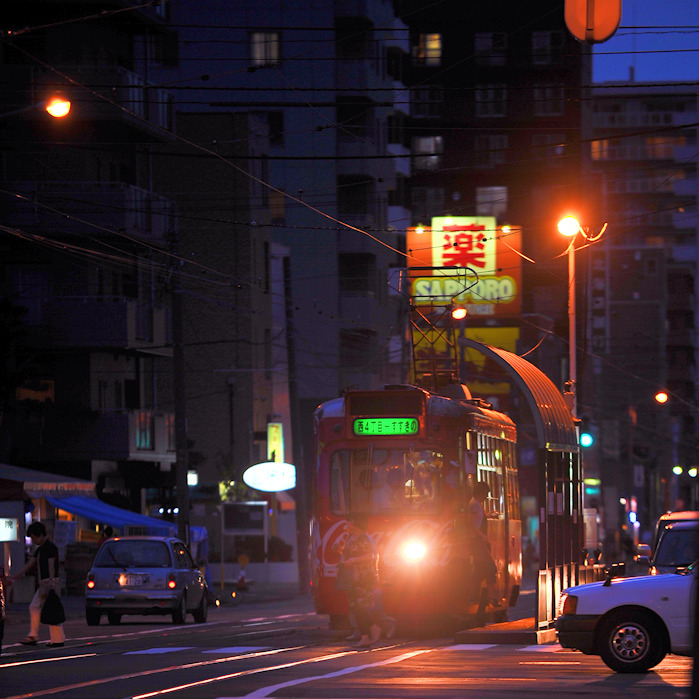 夕暮れの市電