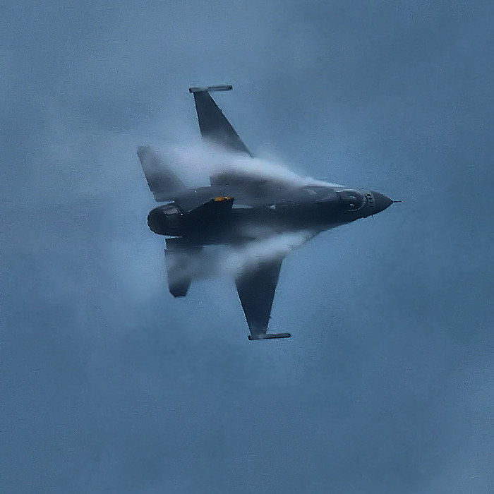 US Airforce F16（たぶんF2ではない）