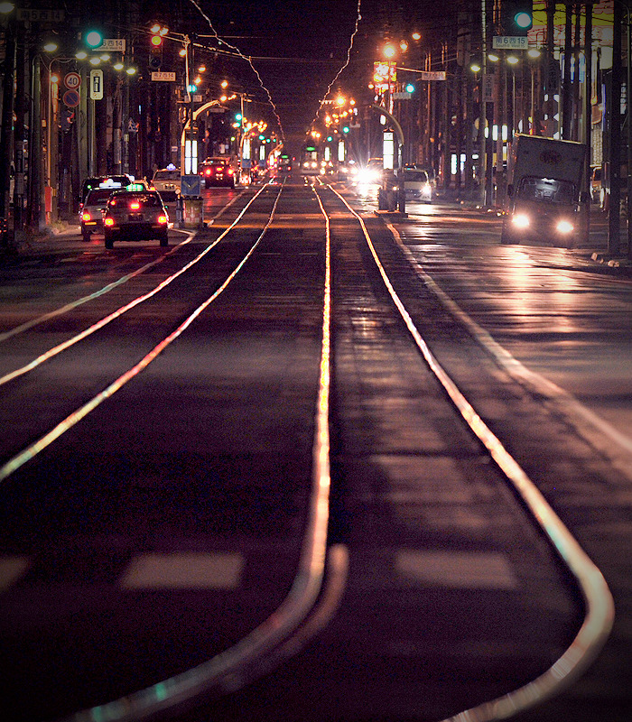 光る線路