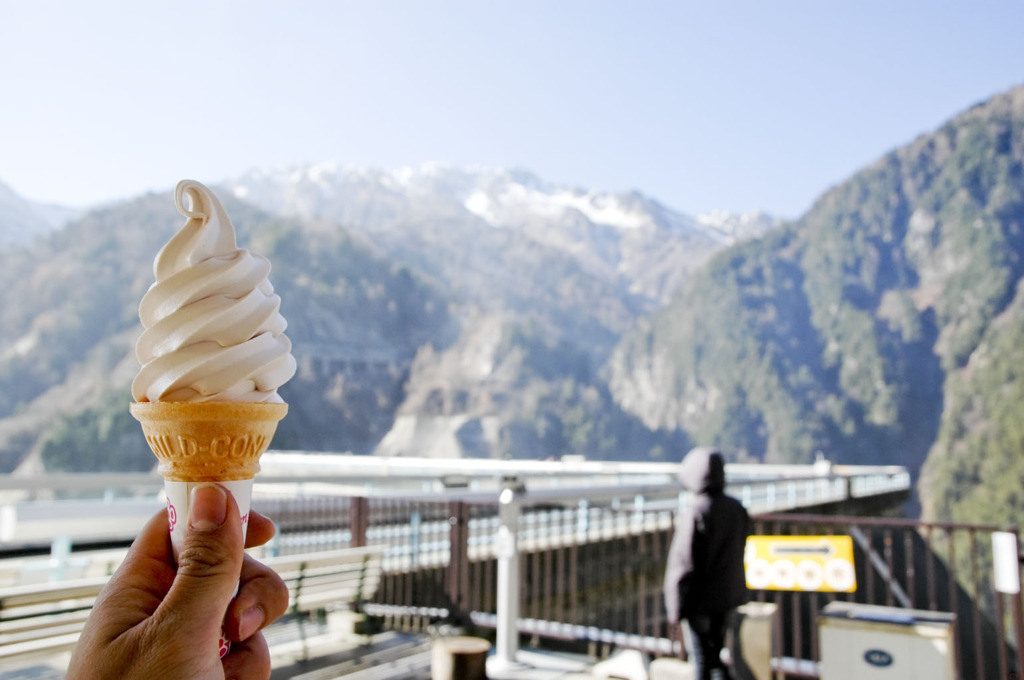 山いちごソフトクリームと立山