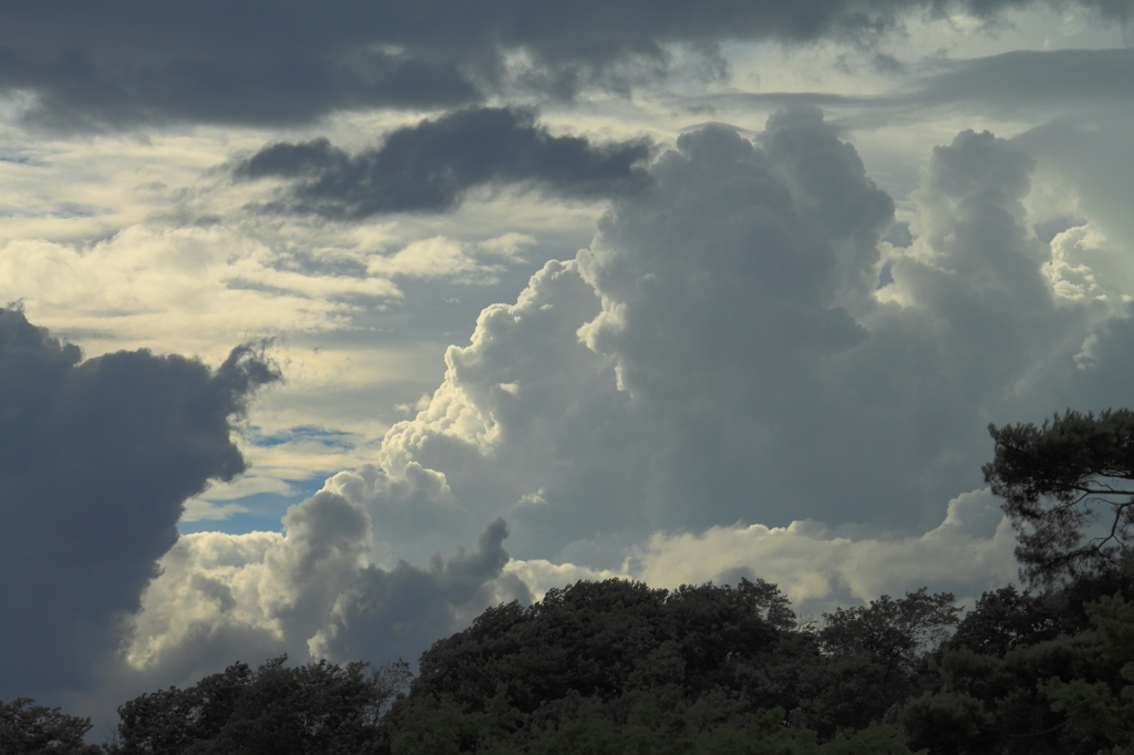 不穏な雲