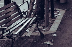 壊れかけのbench