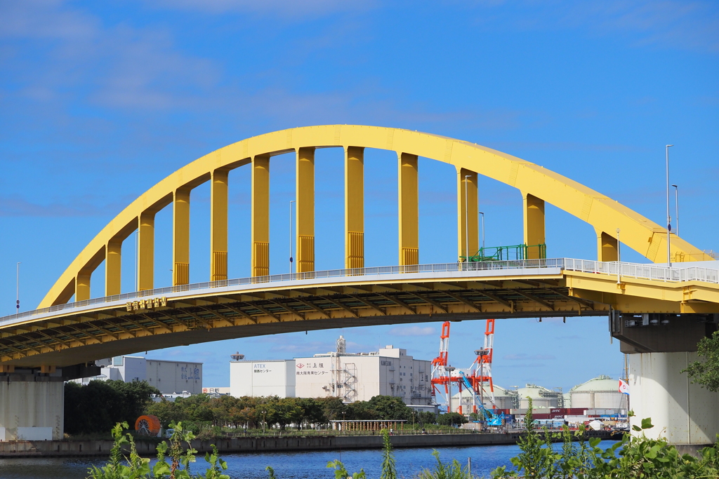 黄色いアーチ