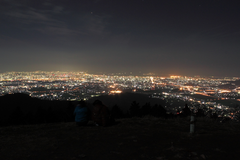 夜景を前に