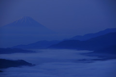 富士山の夜明け