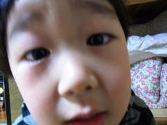 近い・・。