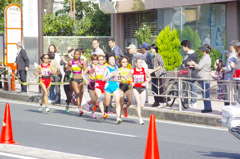 いっつも使っているバス停が国際レース場に！