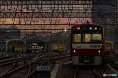 薄暮の電車区