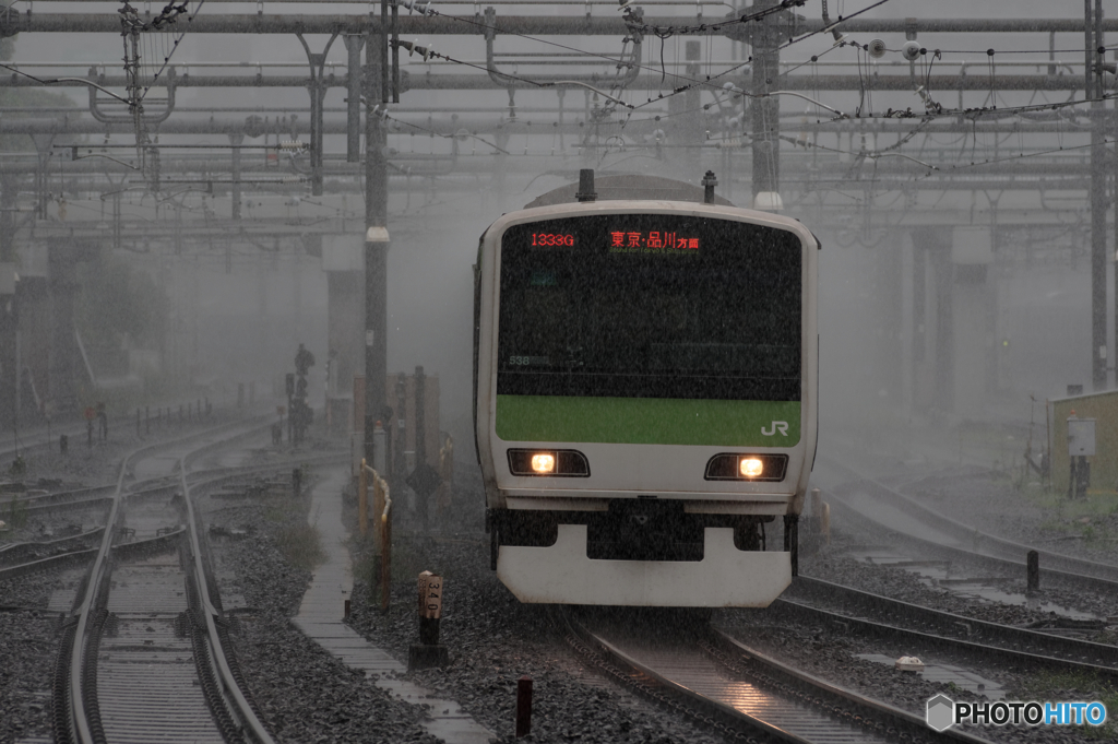 雨中の電車
