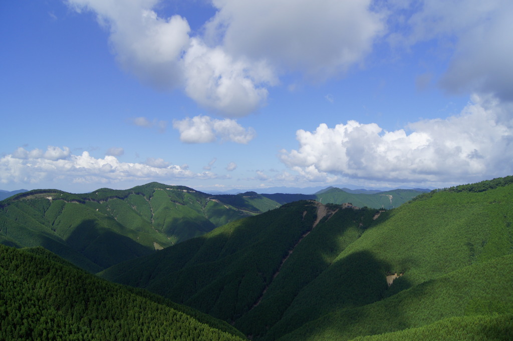 護摩壇山より望む