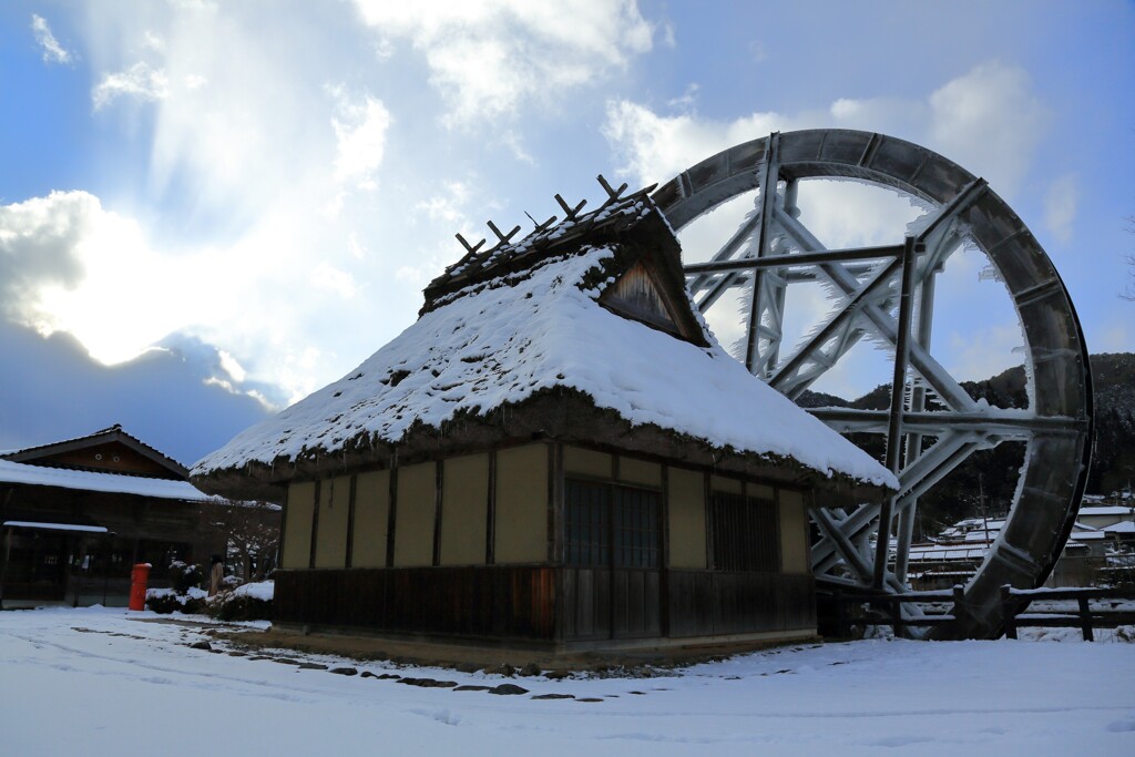 凍てつく水車小屋