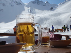 涸沢ヒュッテの生ビール