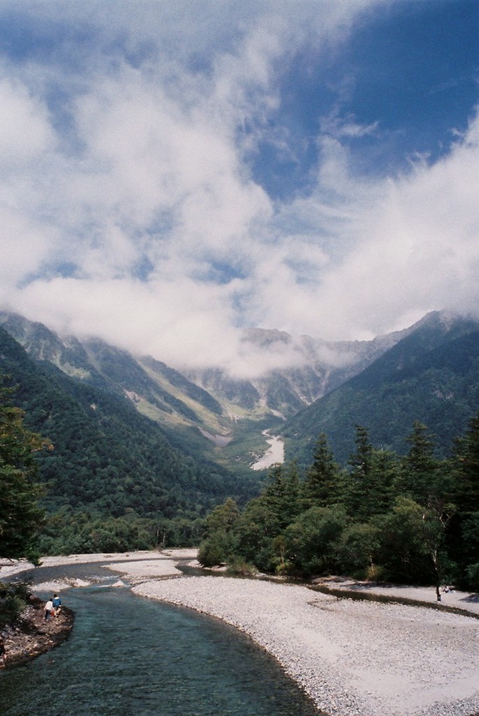 上高地河童橋から