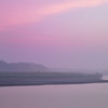 早朝の川