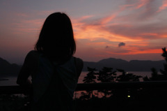 夕日を見る
