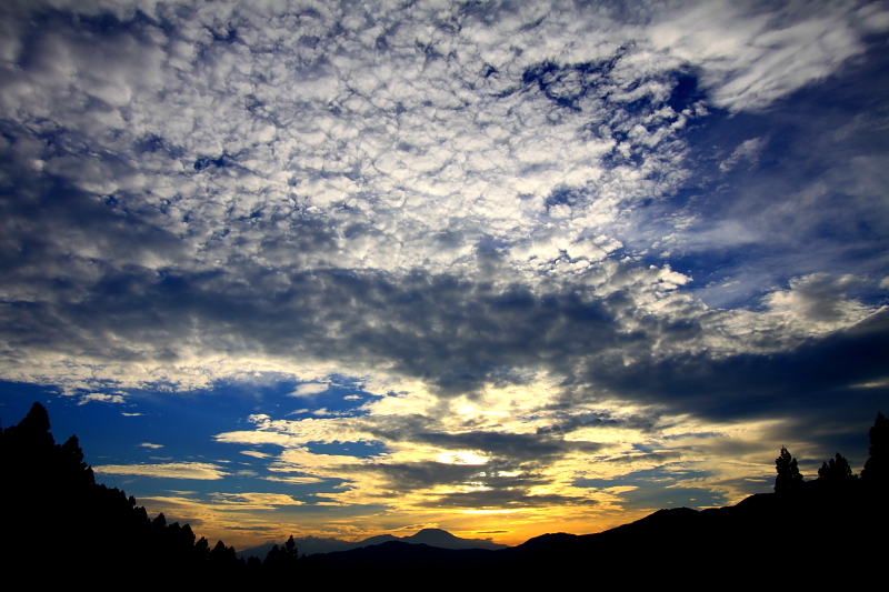 青空が夕焼けに変わる頃