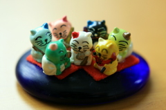 SEVEN LUCKY CATS