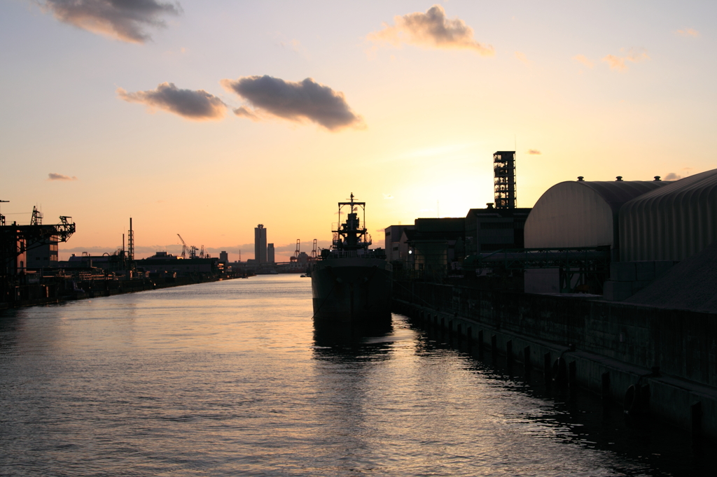 製鋼所の夕暮れ
