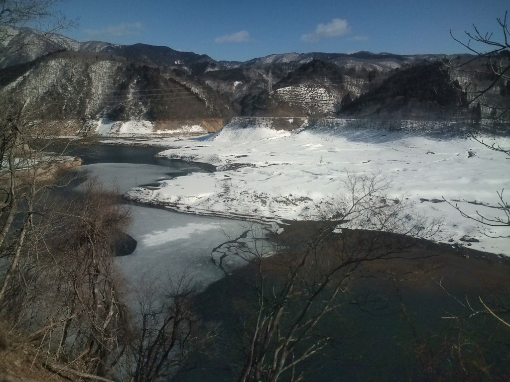 雪山と川（携帯でポチ♪）