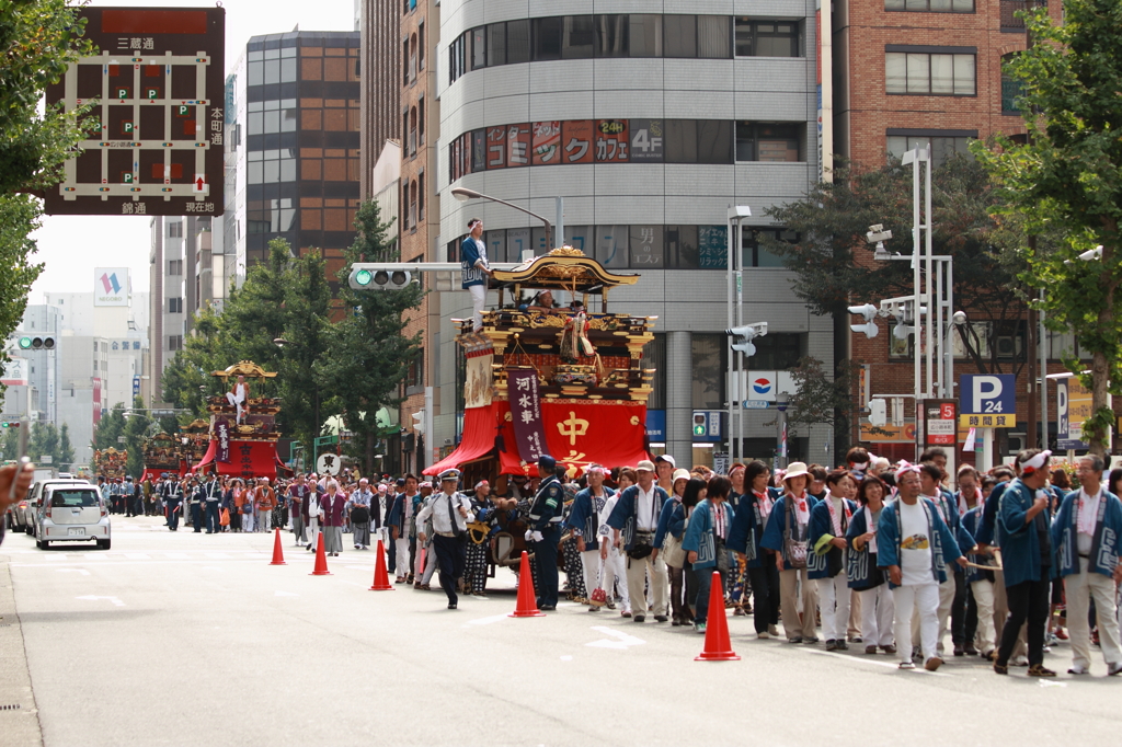 名古屋祭りの行列