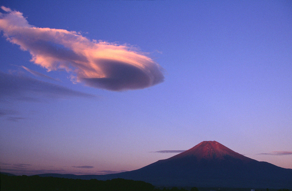 ７月吊し雲