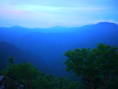 甲武信岳 早朝の山頂から