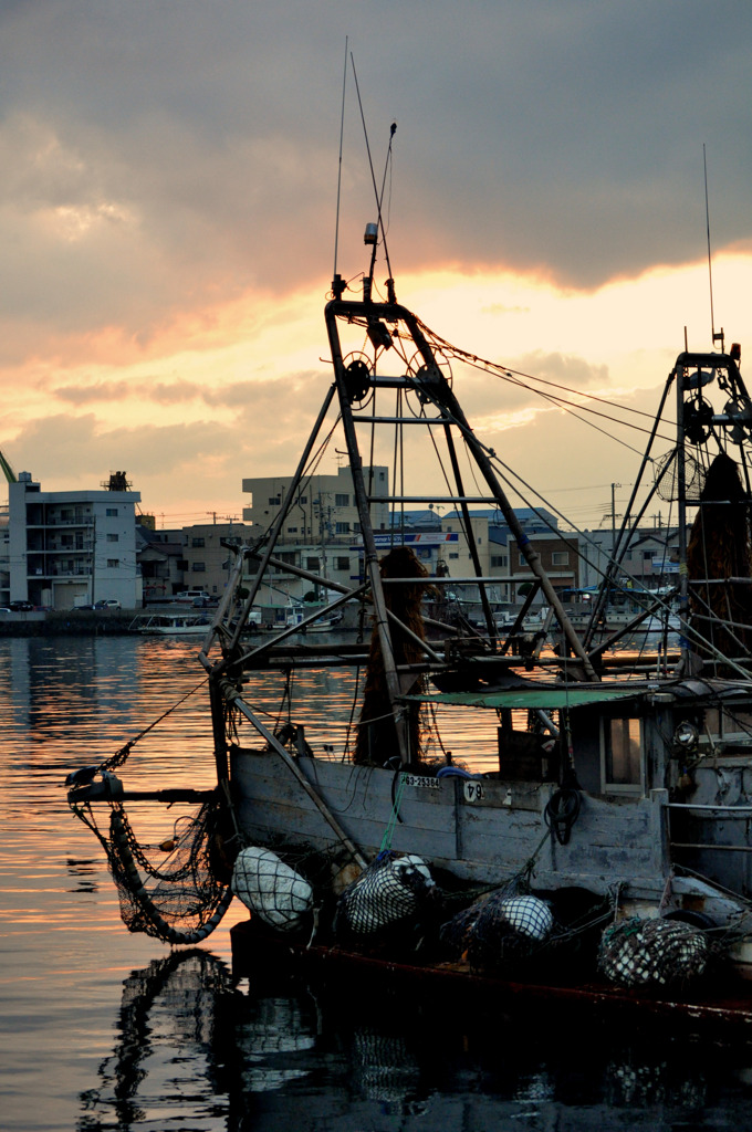 残照の漁港
