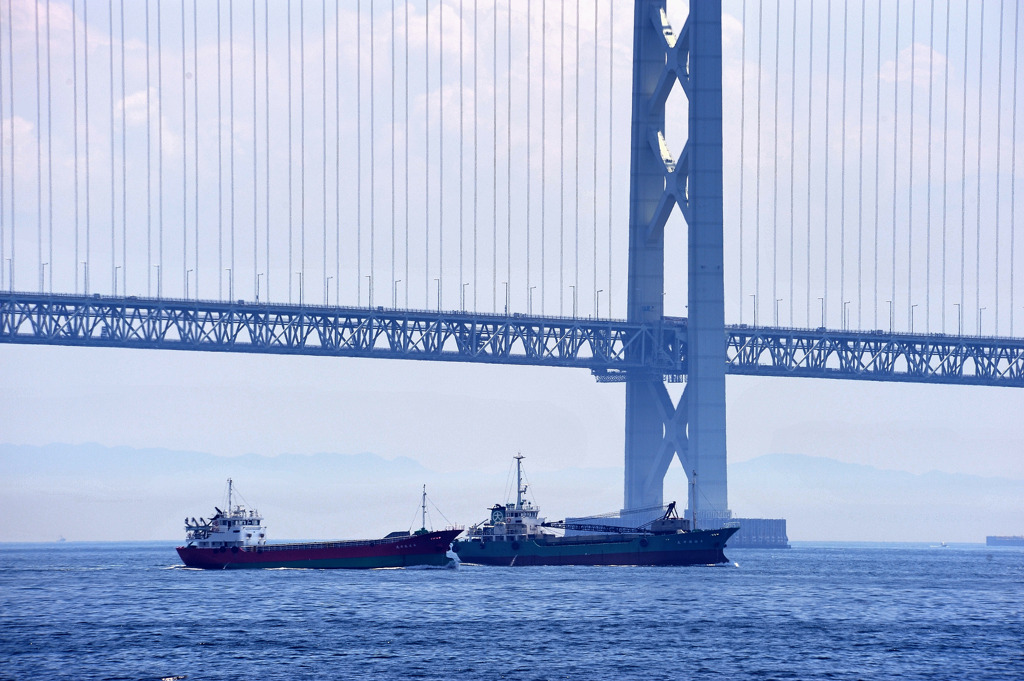 明石海峡を往く