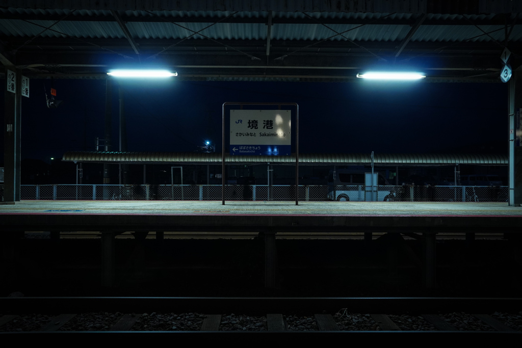 始発前の境港駅