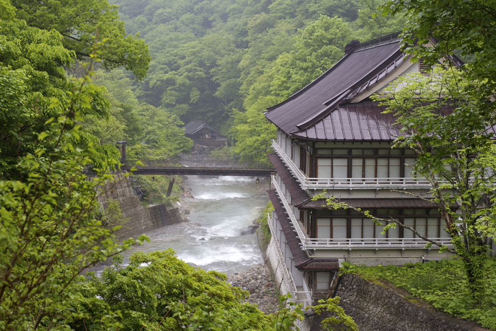 雨の秘湯