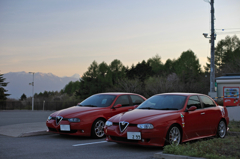 夕暮れの駐車場