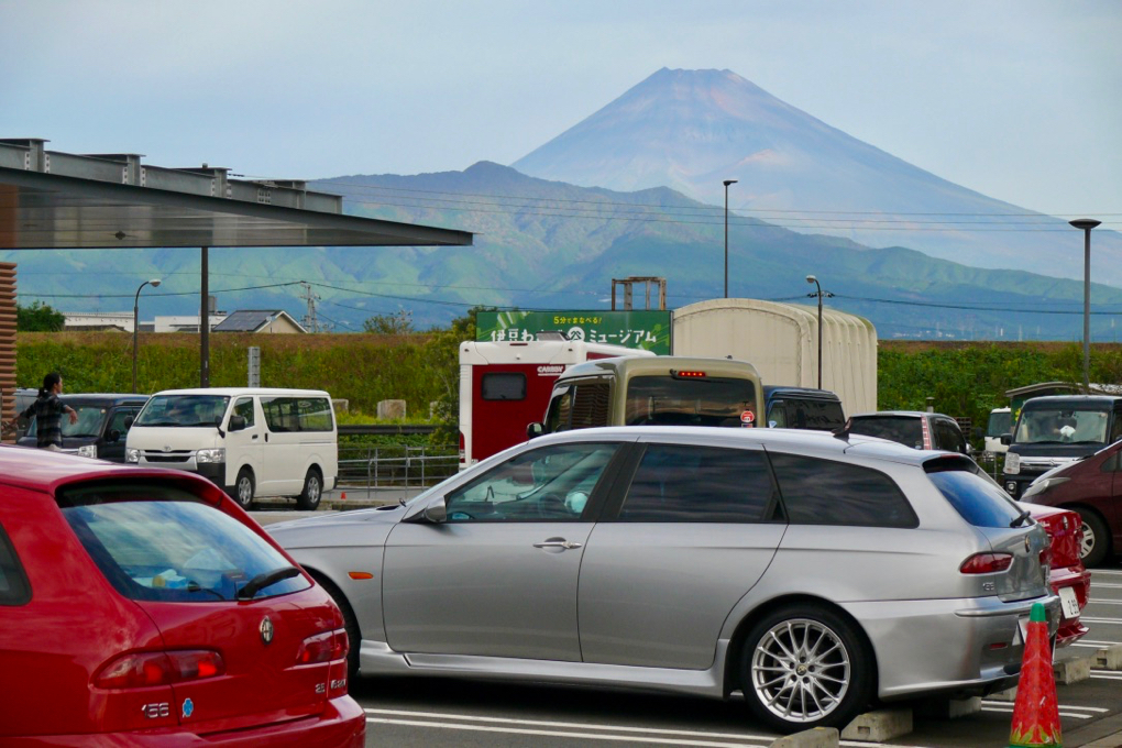 富士山とアルファロメオ